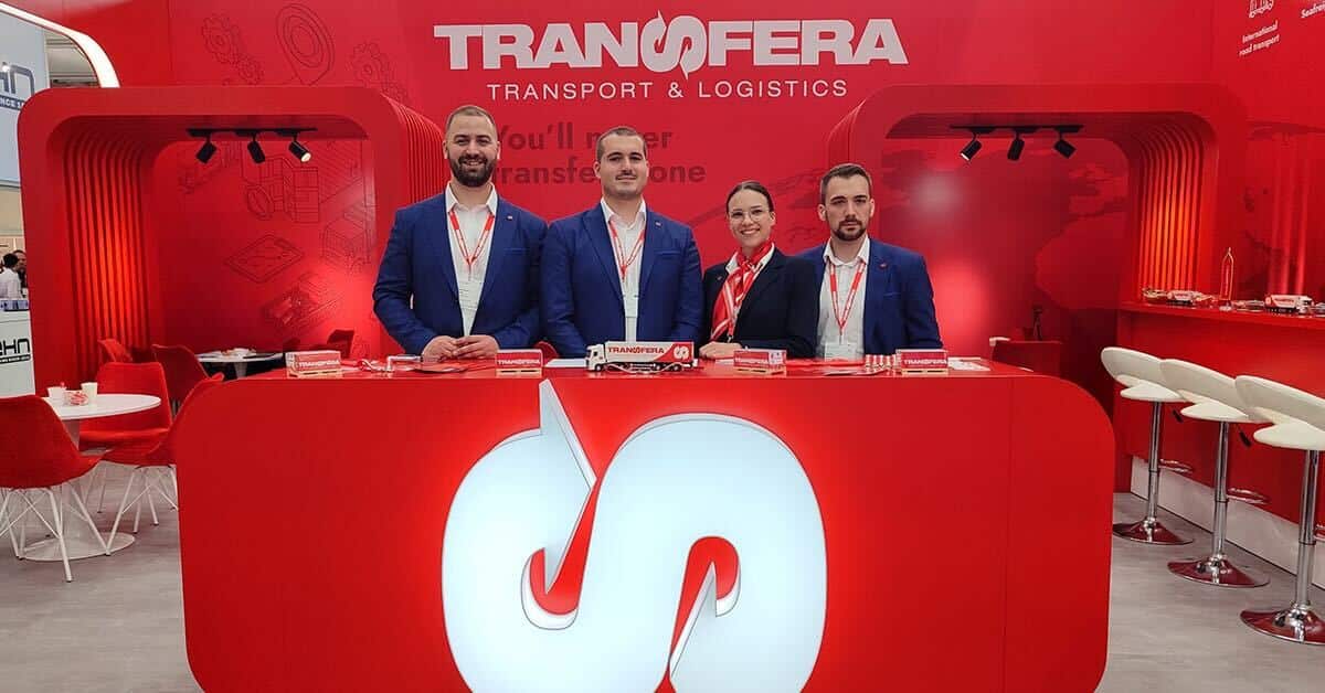 Predstavnici kompanije Transfera na izložbenom štandu tokom međunarodnog sajma Transport Logistic u Minhenu, gde su predstavljena integrisana logistička rešenja.