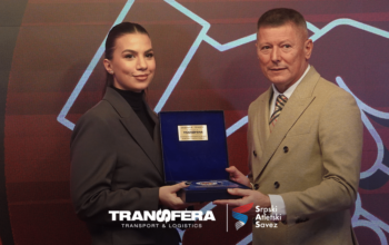 Representative of Transfera receiving a plaque for outstanding contribution to Serbian athletics at the Serbian Athletic Federation ceremony.